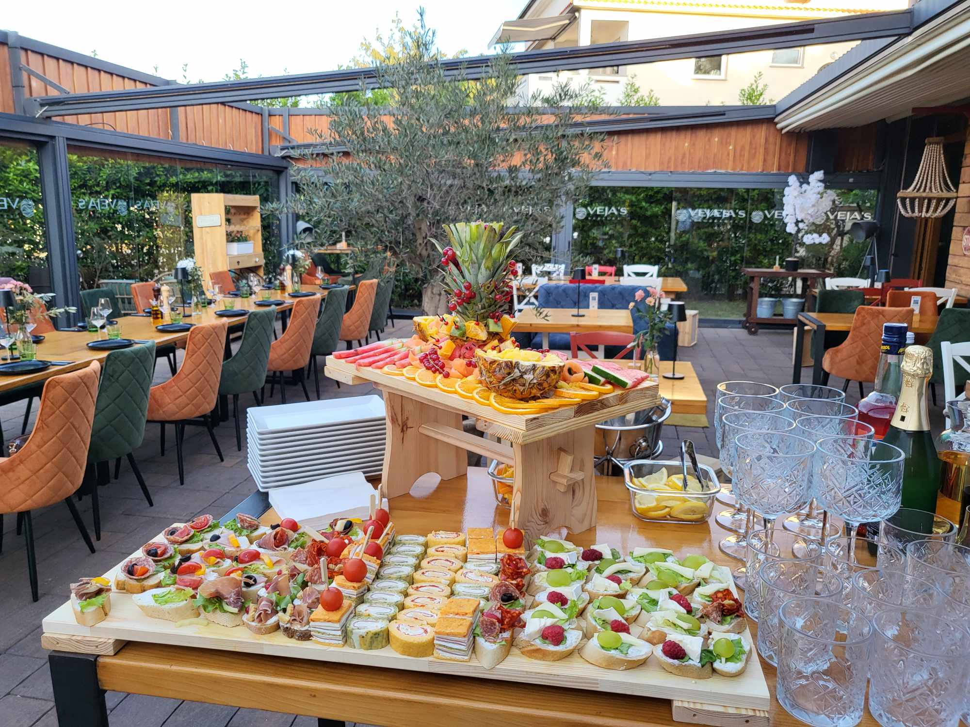 Vejas Restaurant From Outside