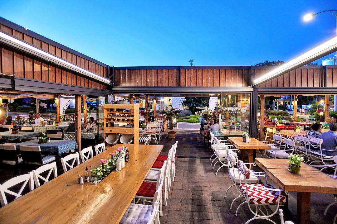 Vejas Restaurant From Outside